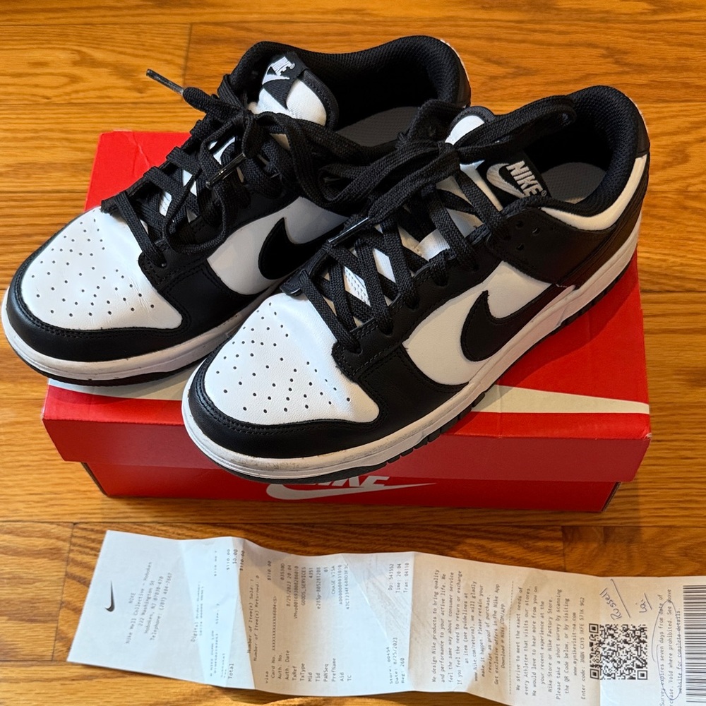 Nike Men’s Black and White Low-Top Sneakers